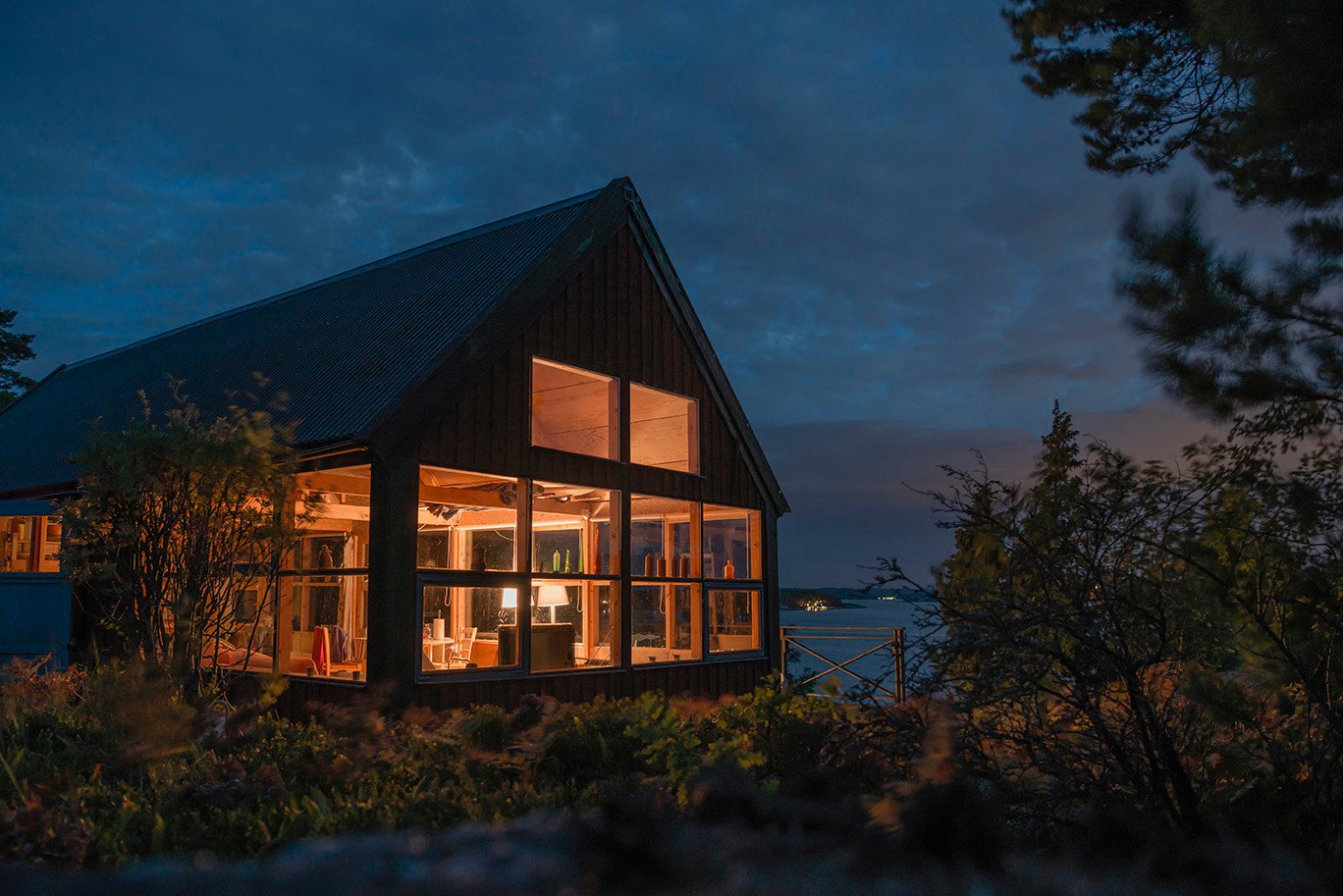Illuated House At Night BQA8QZC